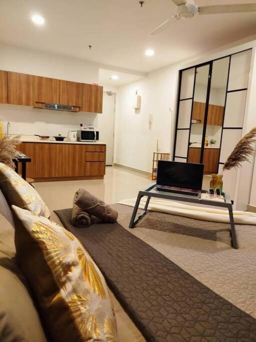 Cozy Haven Queen Studio Free Private Parking Netflix photo 7