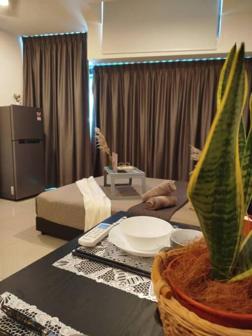 Cozy Haven Queen Studio Free Private Parking Netflix photo 8