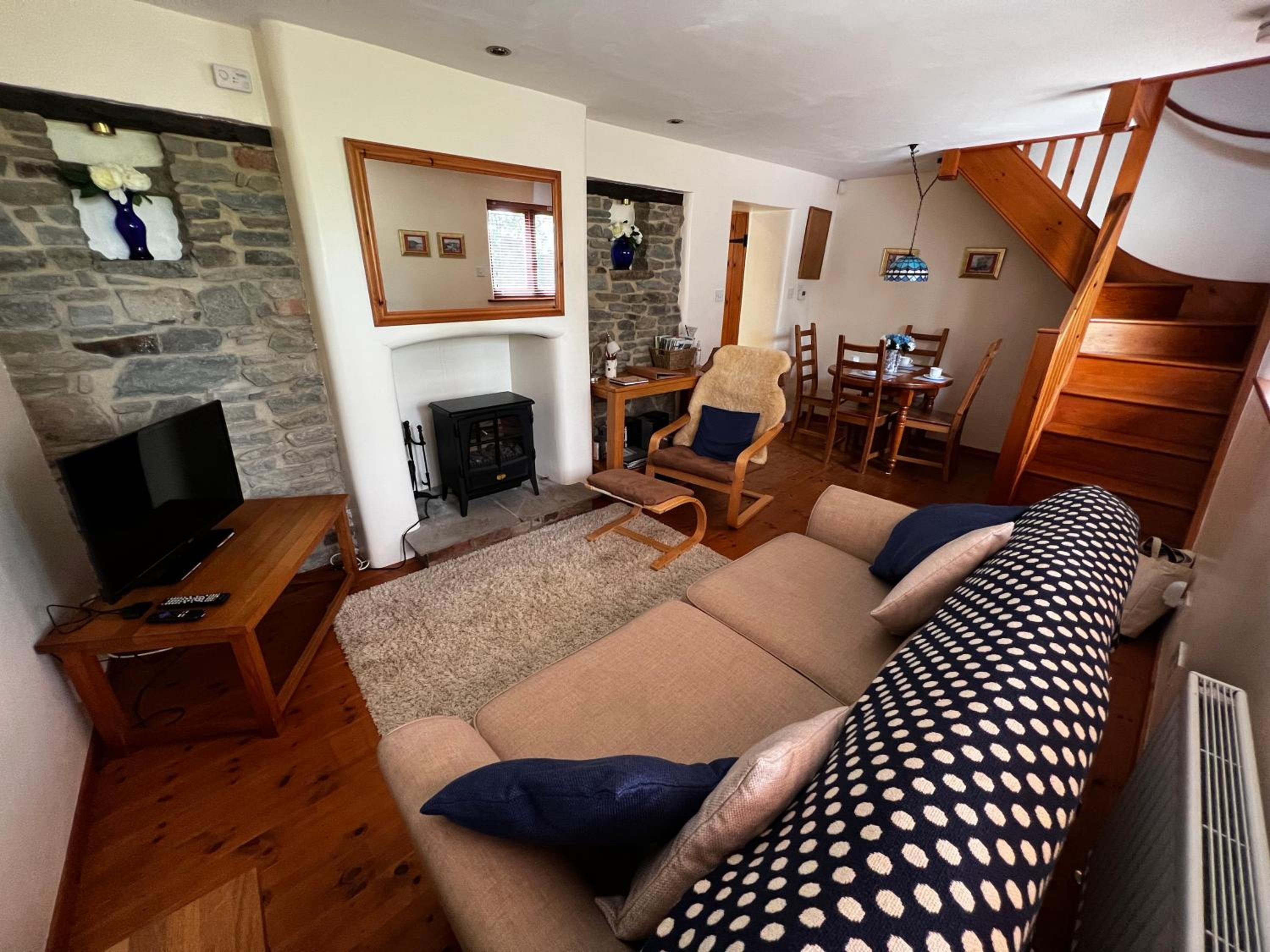 Frog Cottage, Ludlow - a charming townhouse for 4 view 4