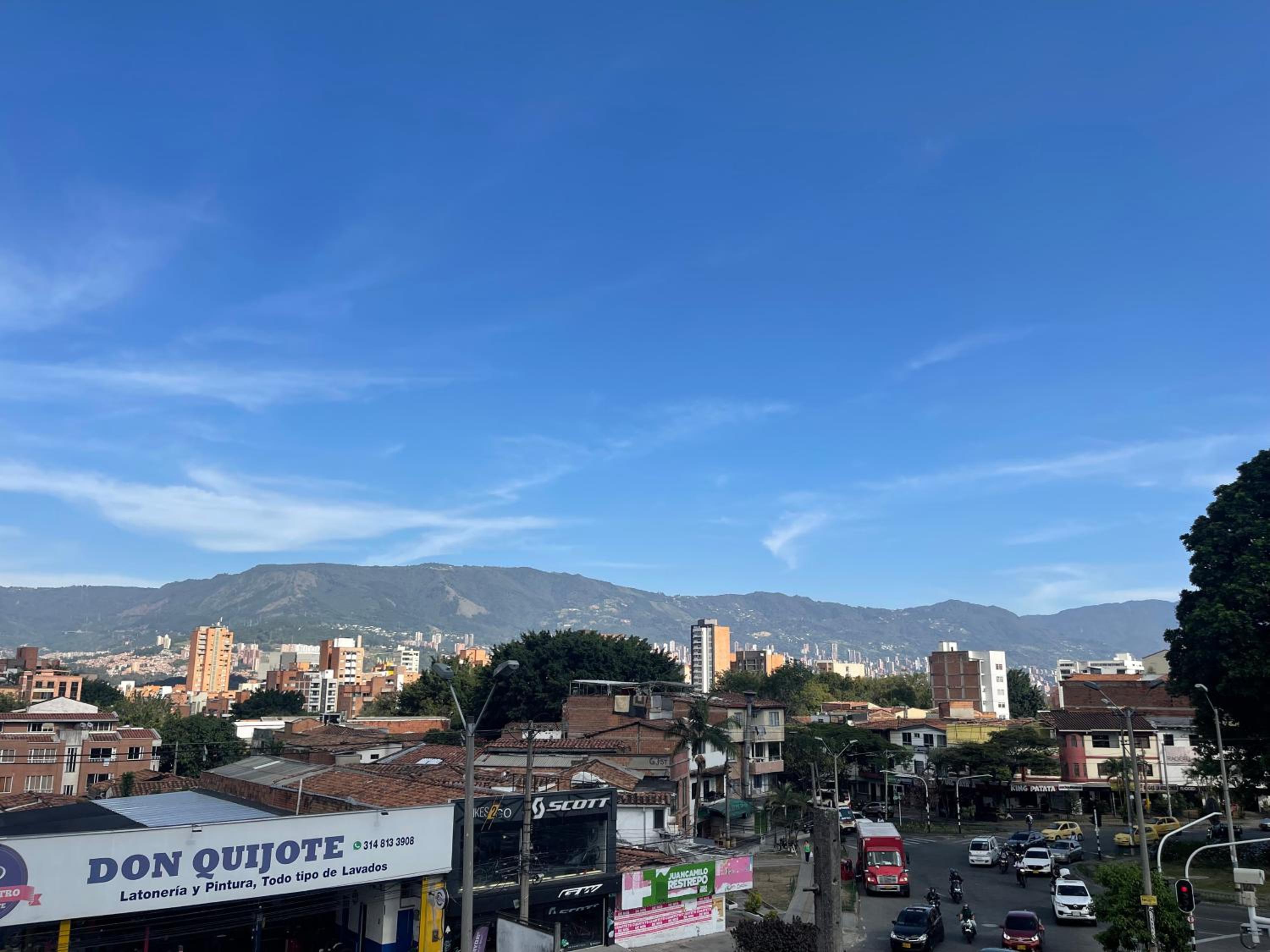 Apartamento amplio en laureles, excelente ubicación, 3 alcobas 403