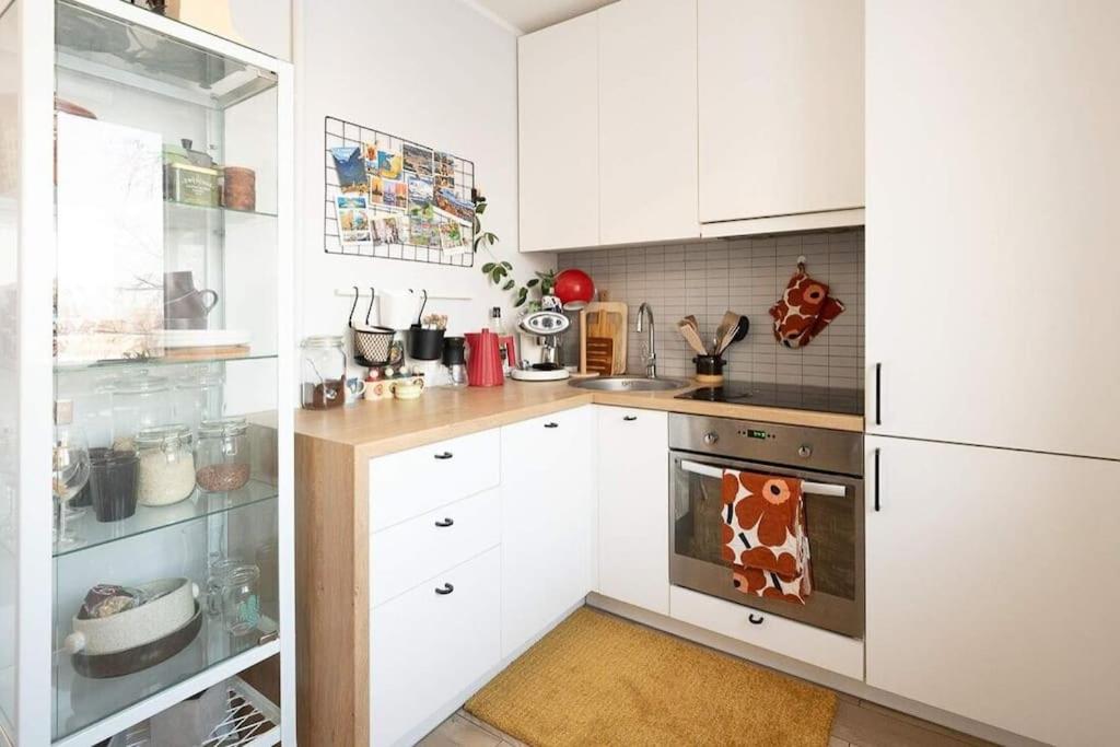 Cozy & artsy apartment, dedicated office room & walk-in closet! view 3