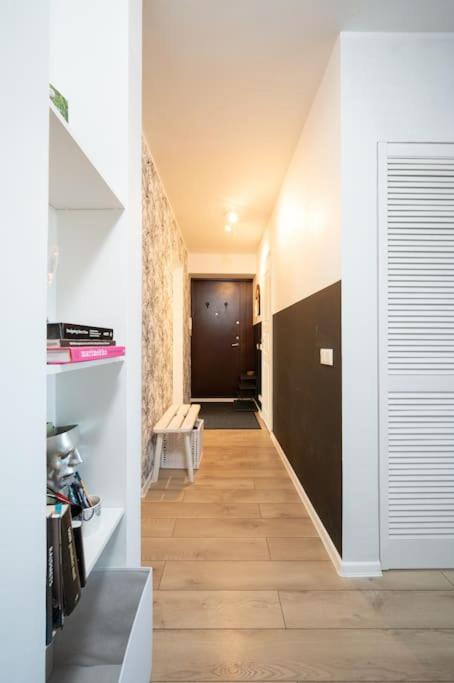 Cozy & artsy apartment, dedicated office room & walk-in closet! view 5