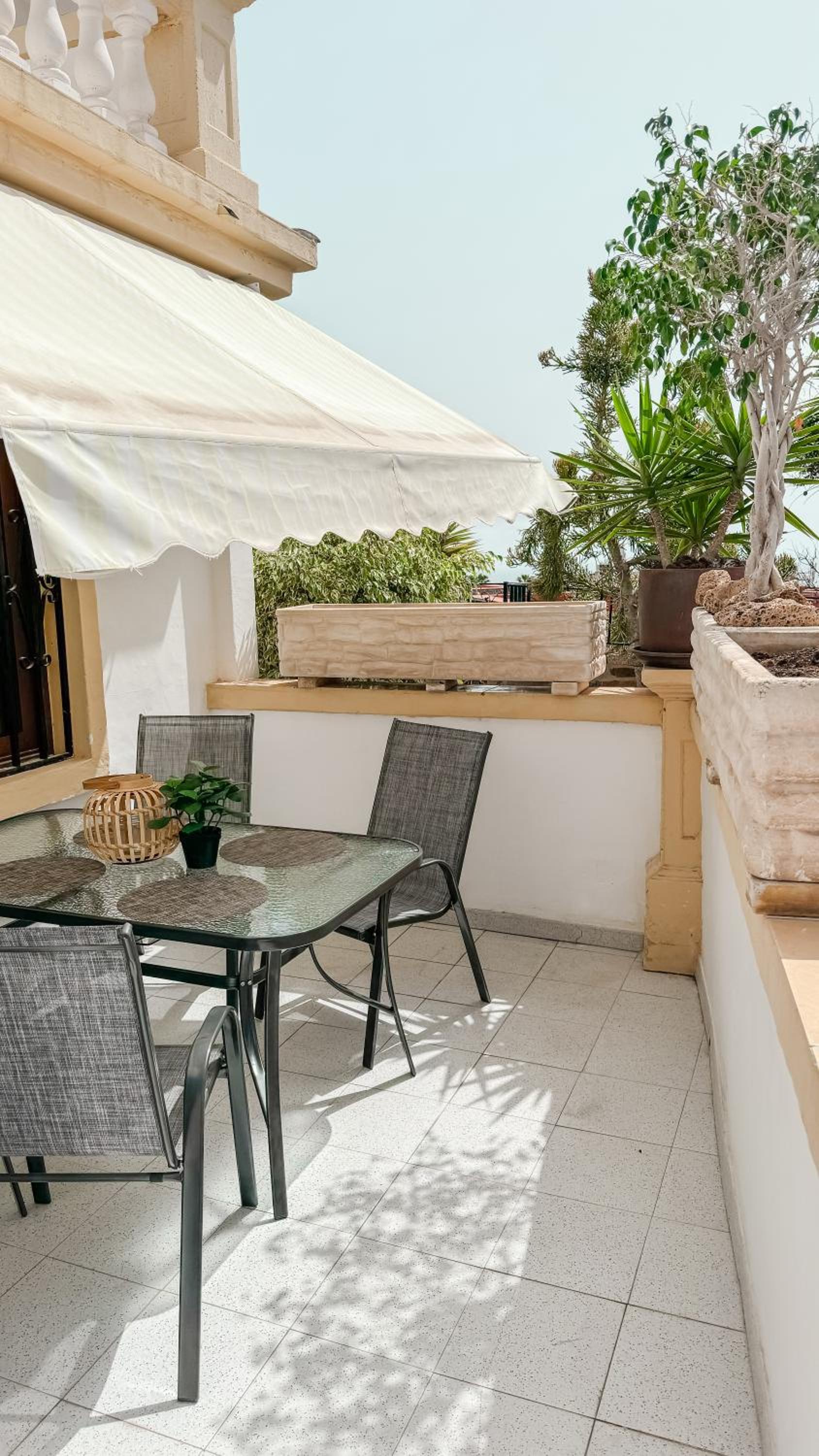 SeaEscape with ocean, King size bed, Wifi, Smart Tv, free parking 2 pools access view 3