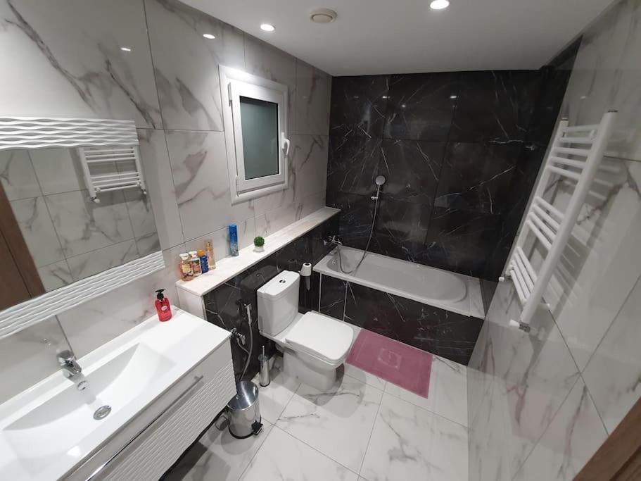 Lovely 2 Bedroom Appartment with private pool