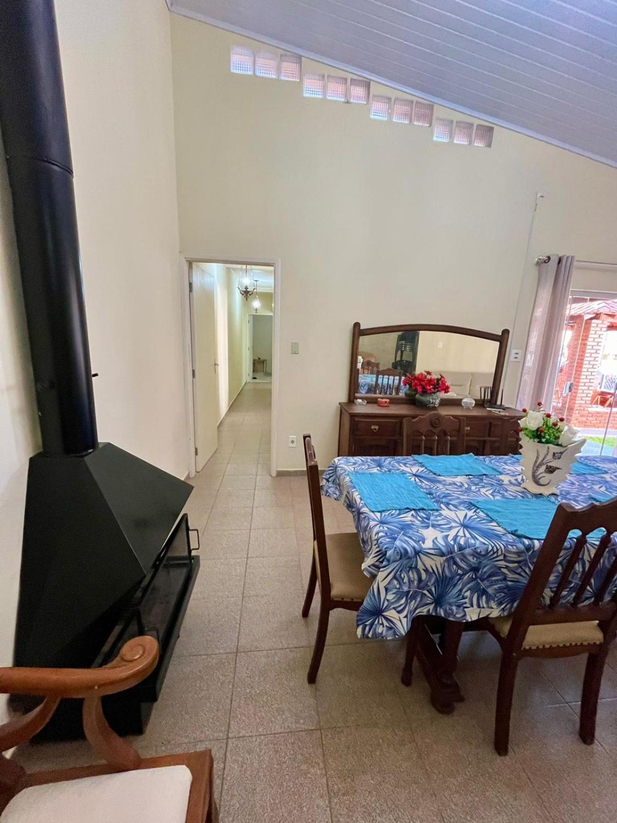 Casa no Centro de Águas de Lindóia com Piscina