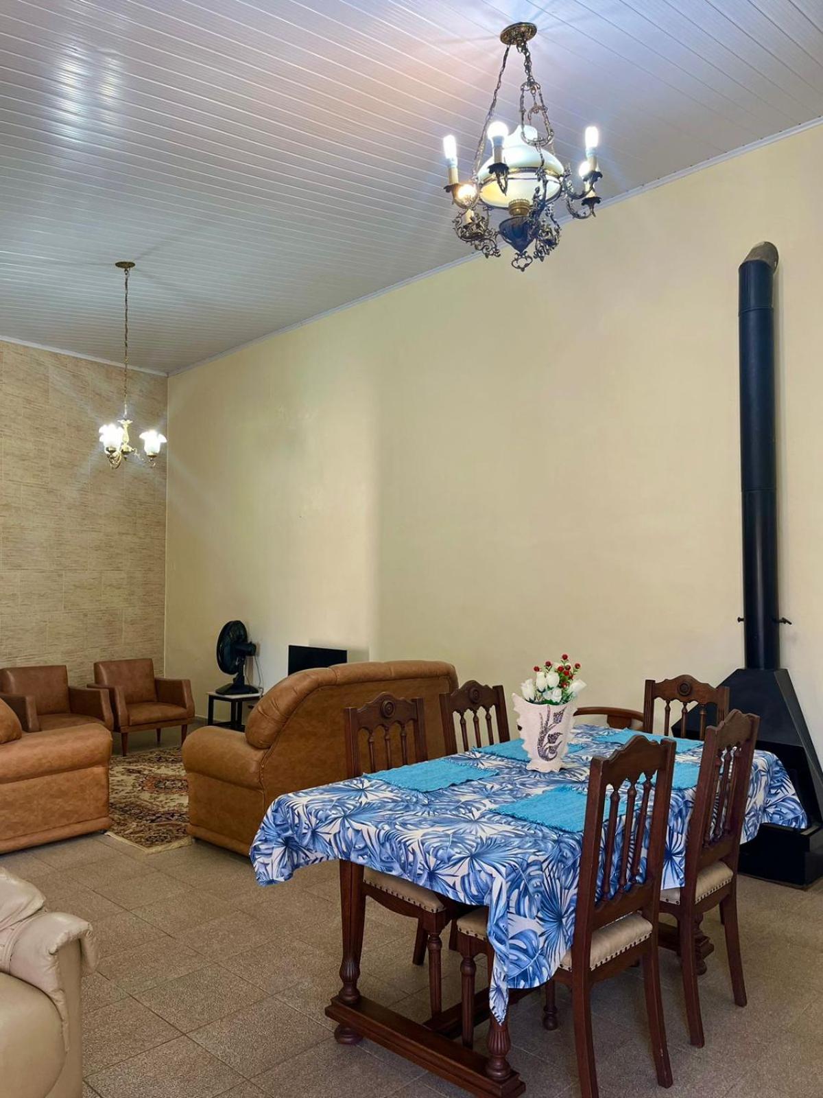 Casa no Centro de Águas de Lindóia com Piscina