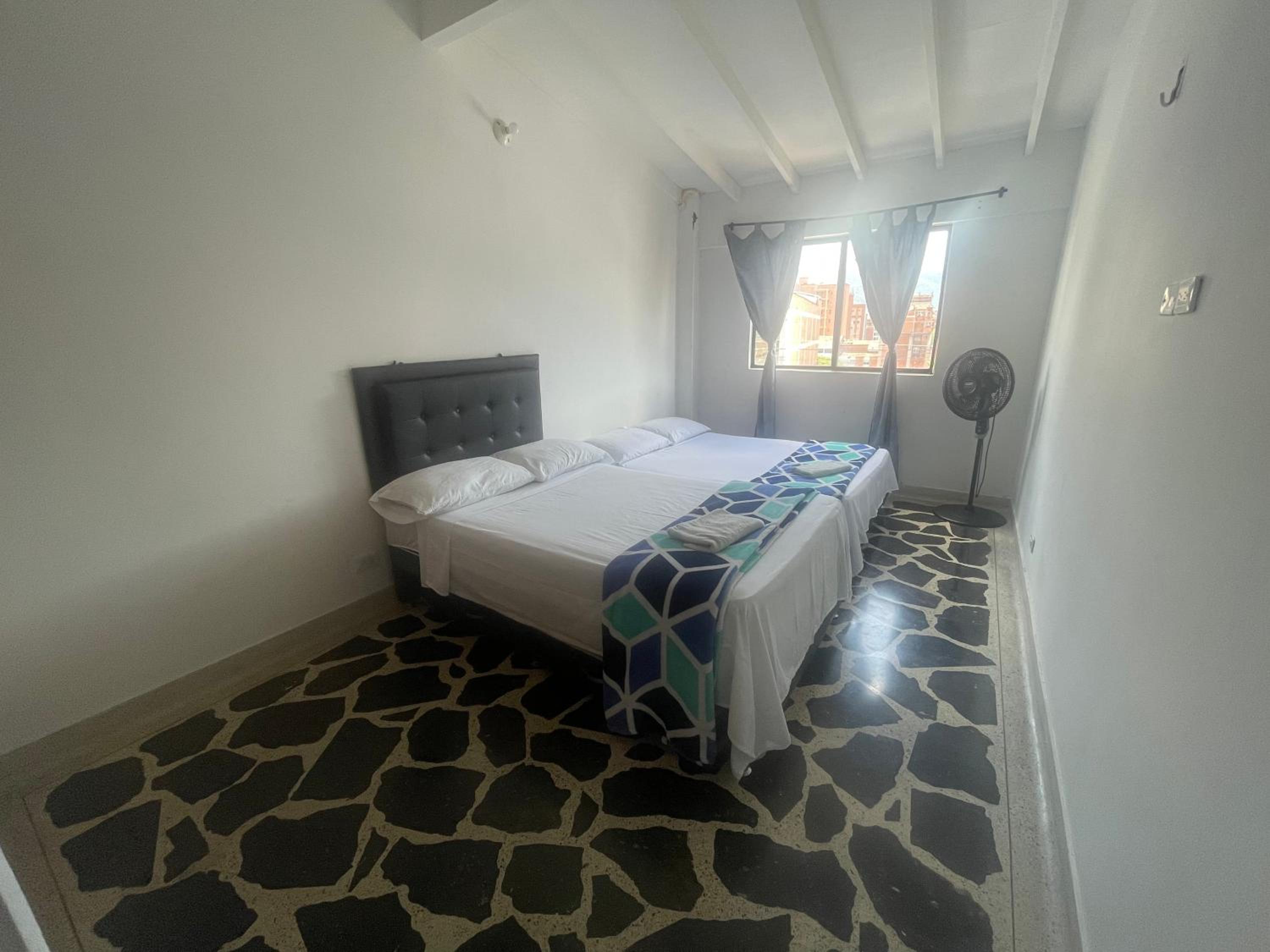 Apartamento amplio en laureles, excelente ubicación, 3 alcobas 403