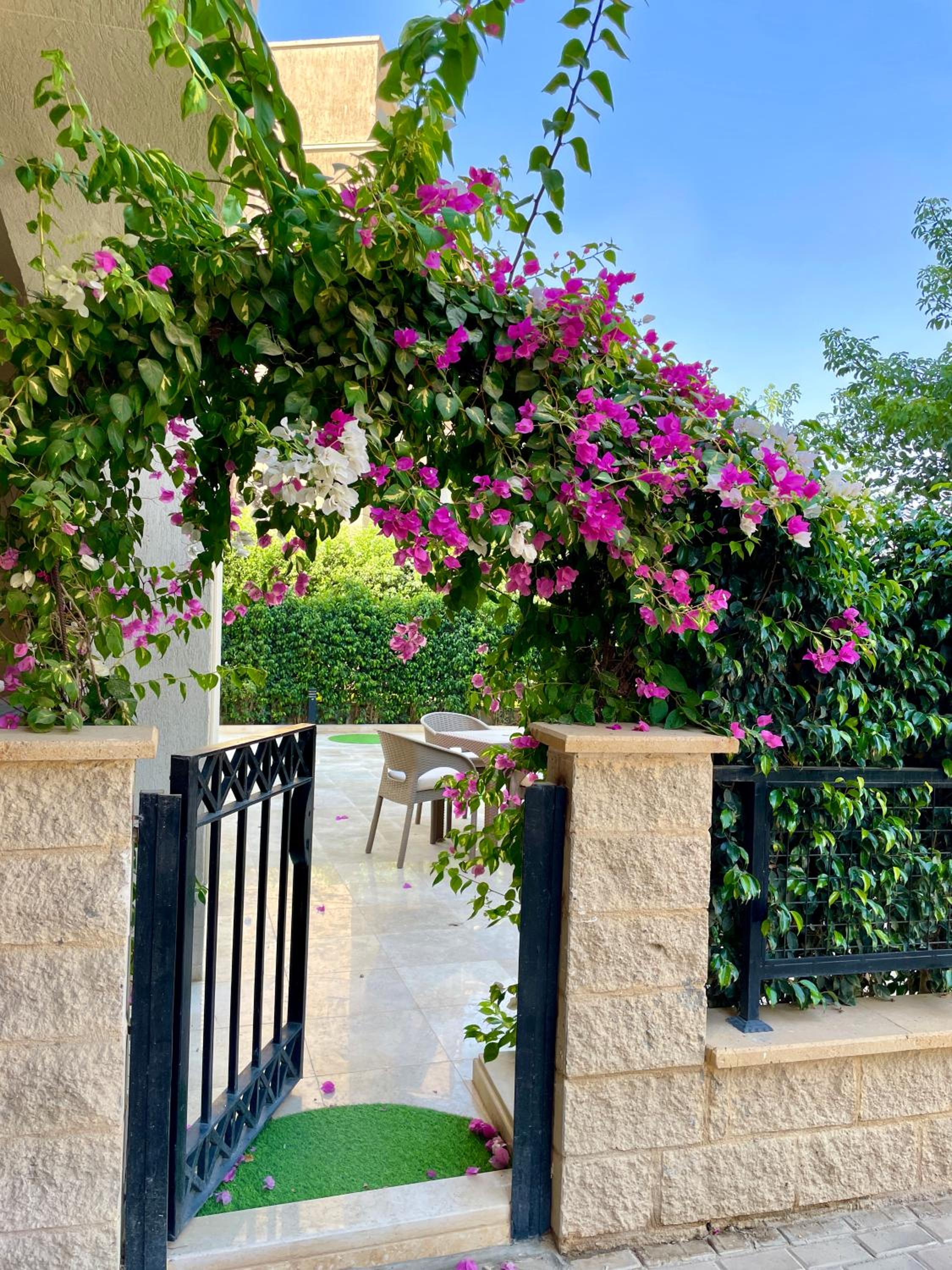 Direct on the Pool 3BR Luxury Apartment