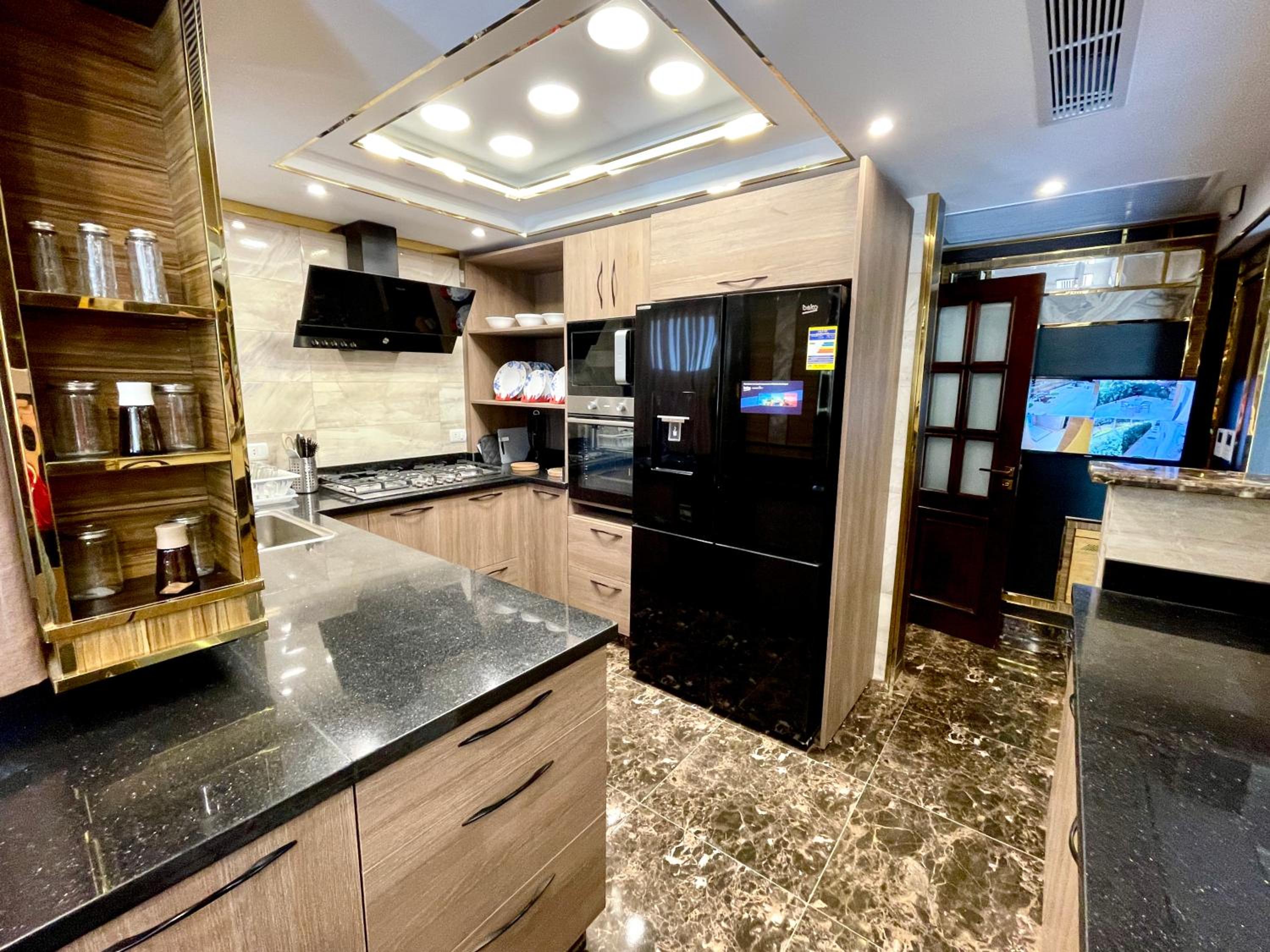 Direct on the Pool 3BR Luxury Apartment