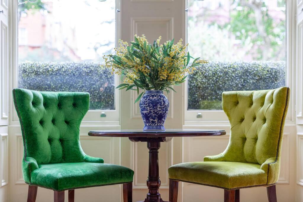Elegant 2-Bedroom Flat in South Kensington, London