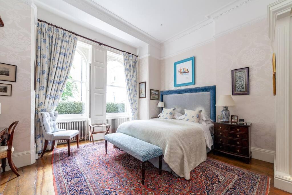 Elegant 2-Bedroom Flat in South Kensington, London