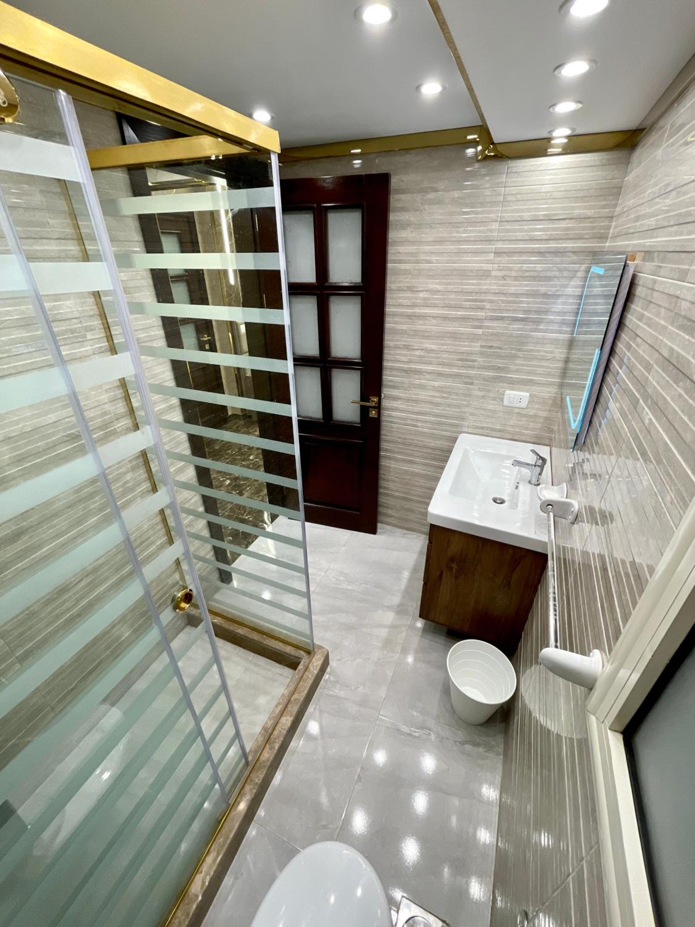 Direct on the Pool 3BR Luxury Apartment