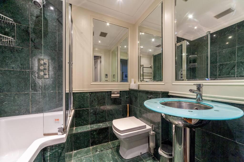 Elegant 2-Bedroom Flat in South Kensington, London