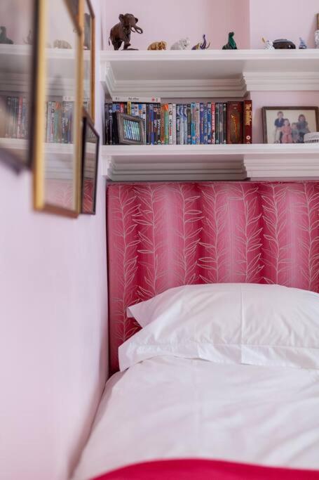 Elegant 2-Bedroom Flat in South Kensington, London