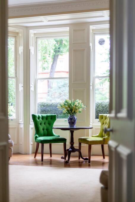 Elegant 2-Bedroom Flat in South Kensington, London