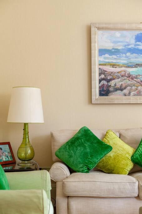 Elegant 2-Bedroom Flat in South Kensington, London