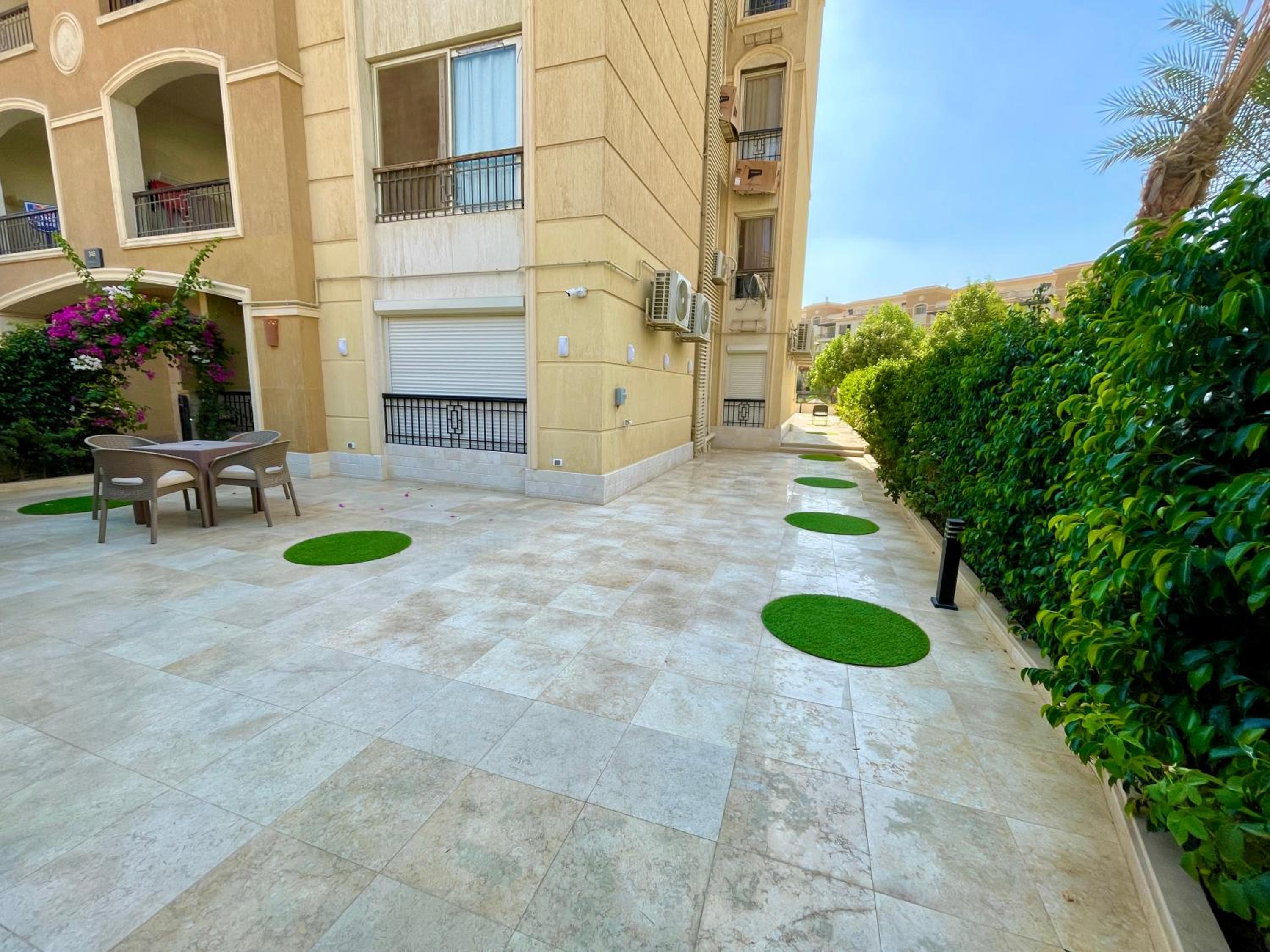 Direct on the Pool 3BR Luxury Apartment