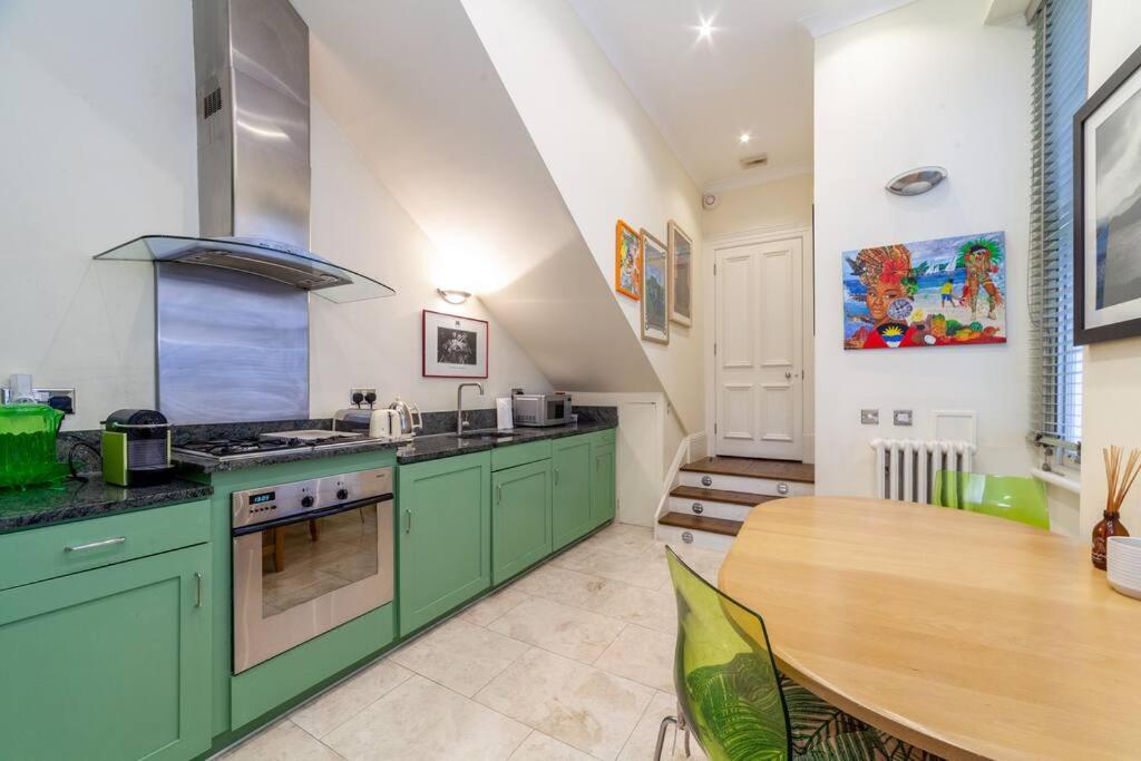Elegant 2-Bedroom Flat in South Kensington, London