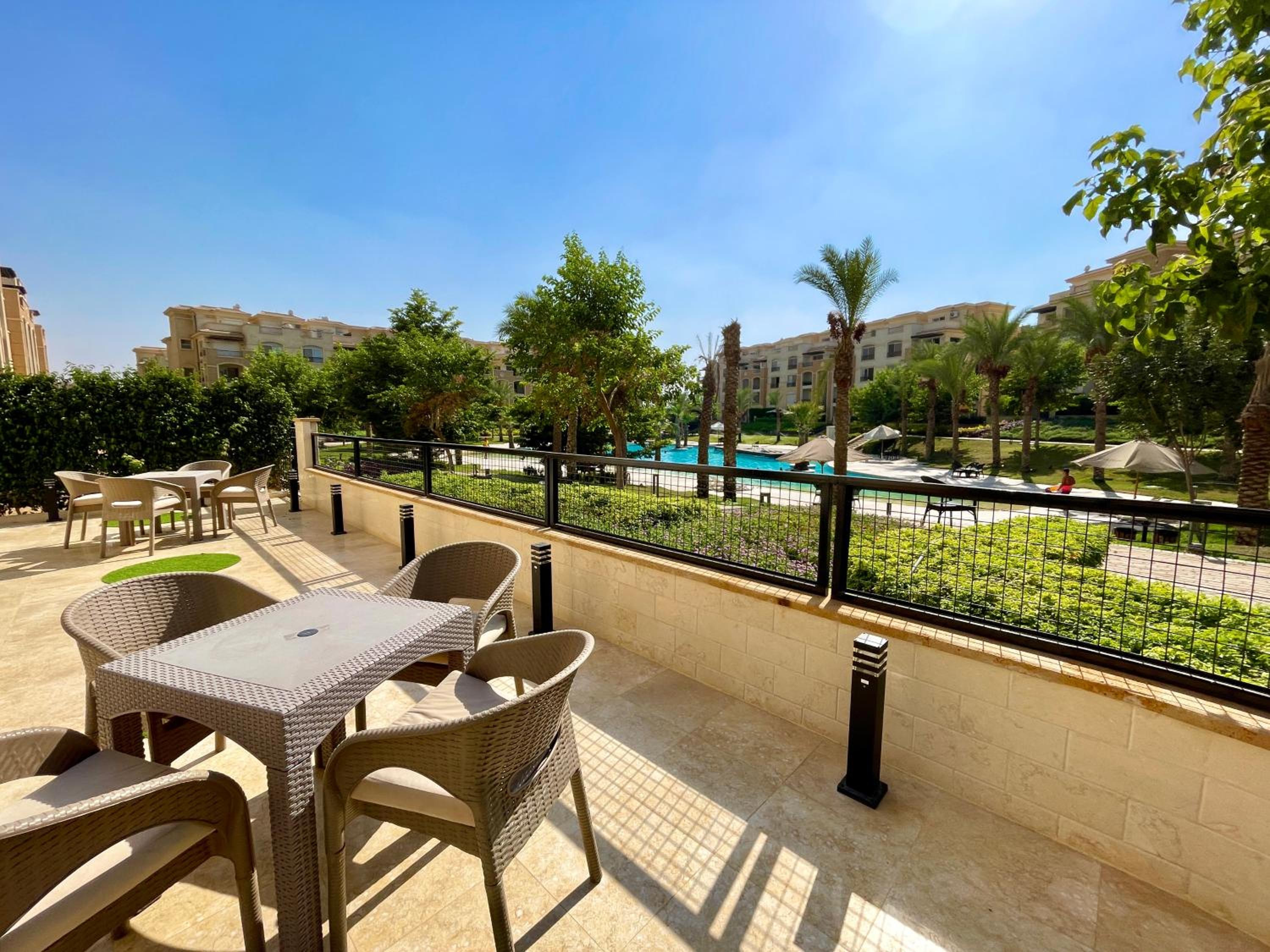 Direct on the Pool 3BR Luxury Apartment