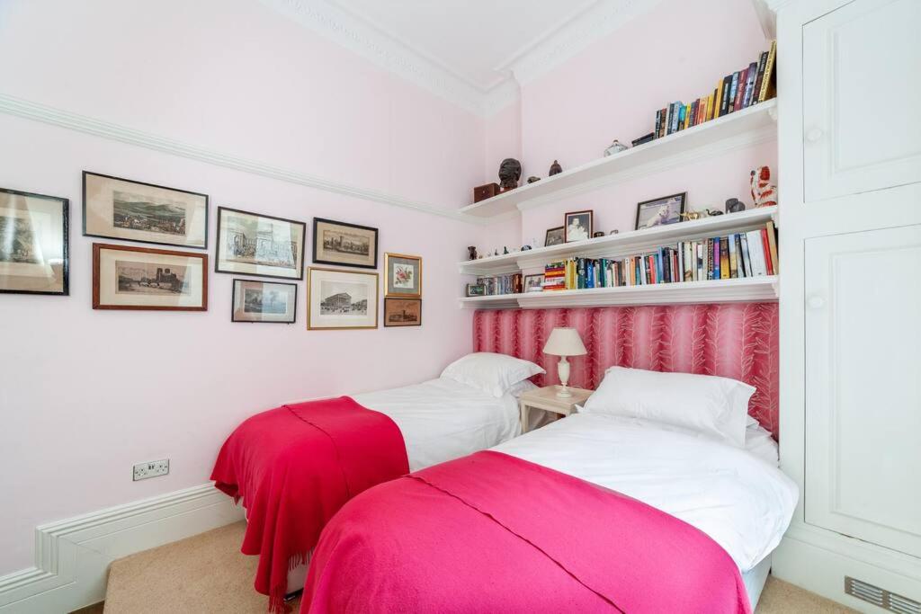 Elegant 2-Bedroom Flat in South Kensington, London