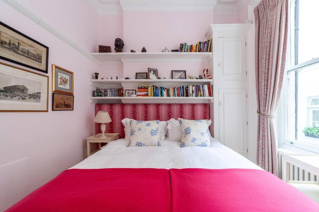 Elegant 2-Bedroom Flat in South Kensington, London