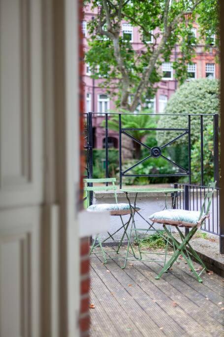 Elegant 2-Bedroom Flat in South Kensington, London