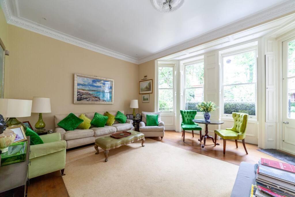 Elegant 2-Bedroom Flat in South Kensington, London