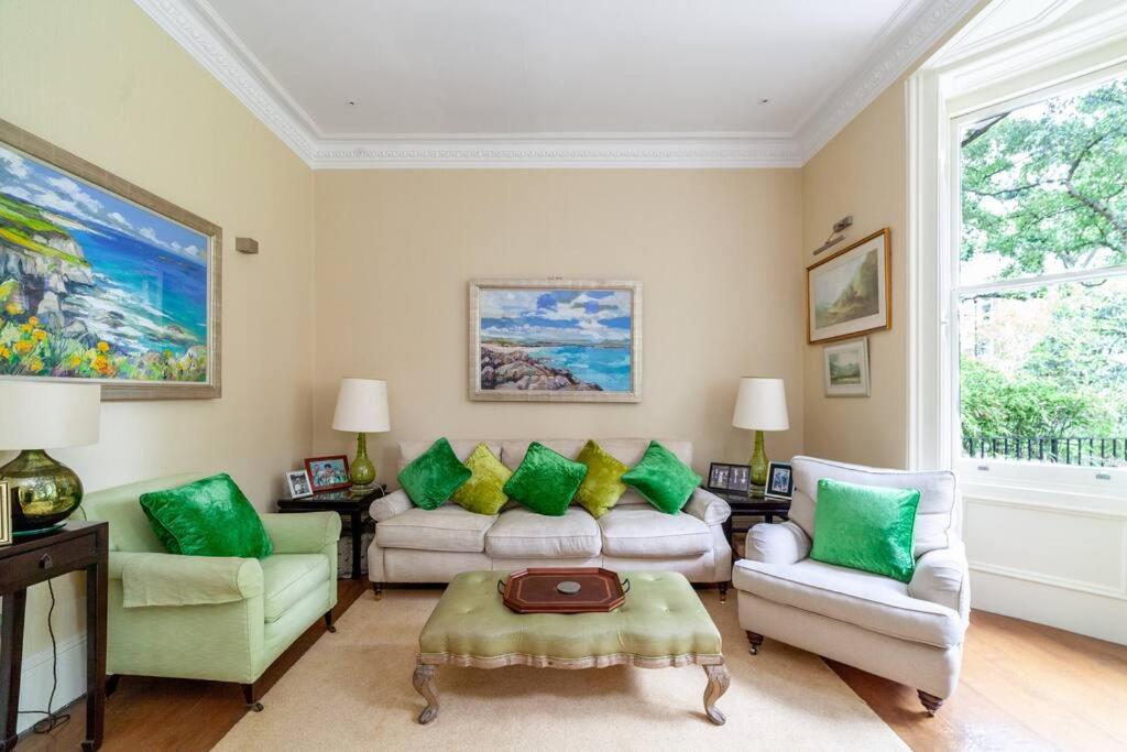 Elegant 2-Bedroom Flat in South Kensington, London