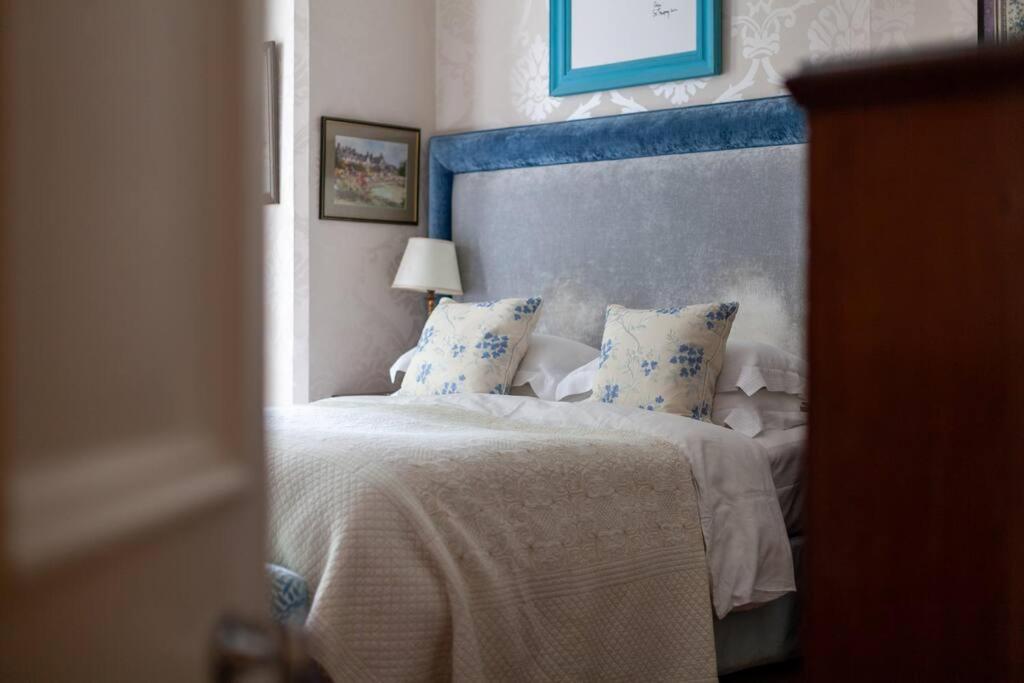 Elegant 2-Bedroom Flat in South Kensington, London