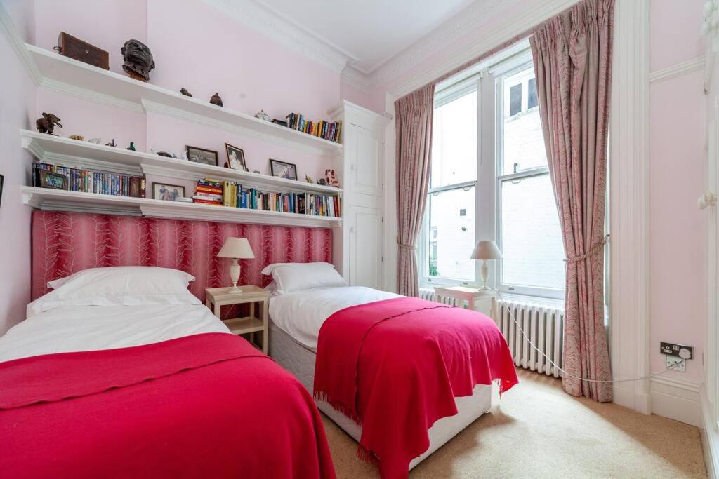 Elegant 2-Bedroom Flat in South Kensington, London