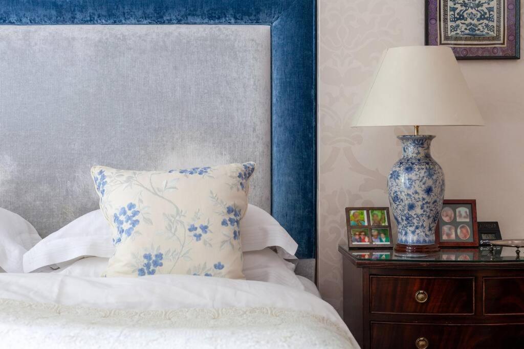 Elegant 2-Bedroom Flat in South Kensington, London