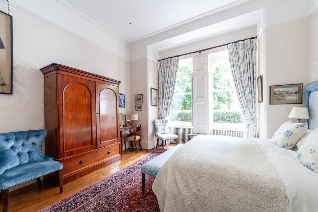 Elegant 2-Bedroom Flat in South Kensington, London