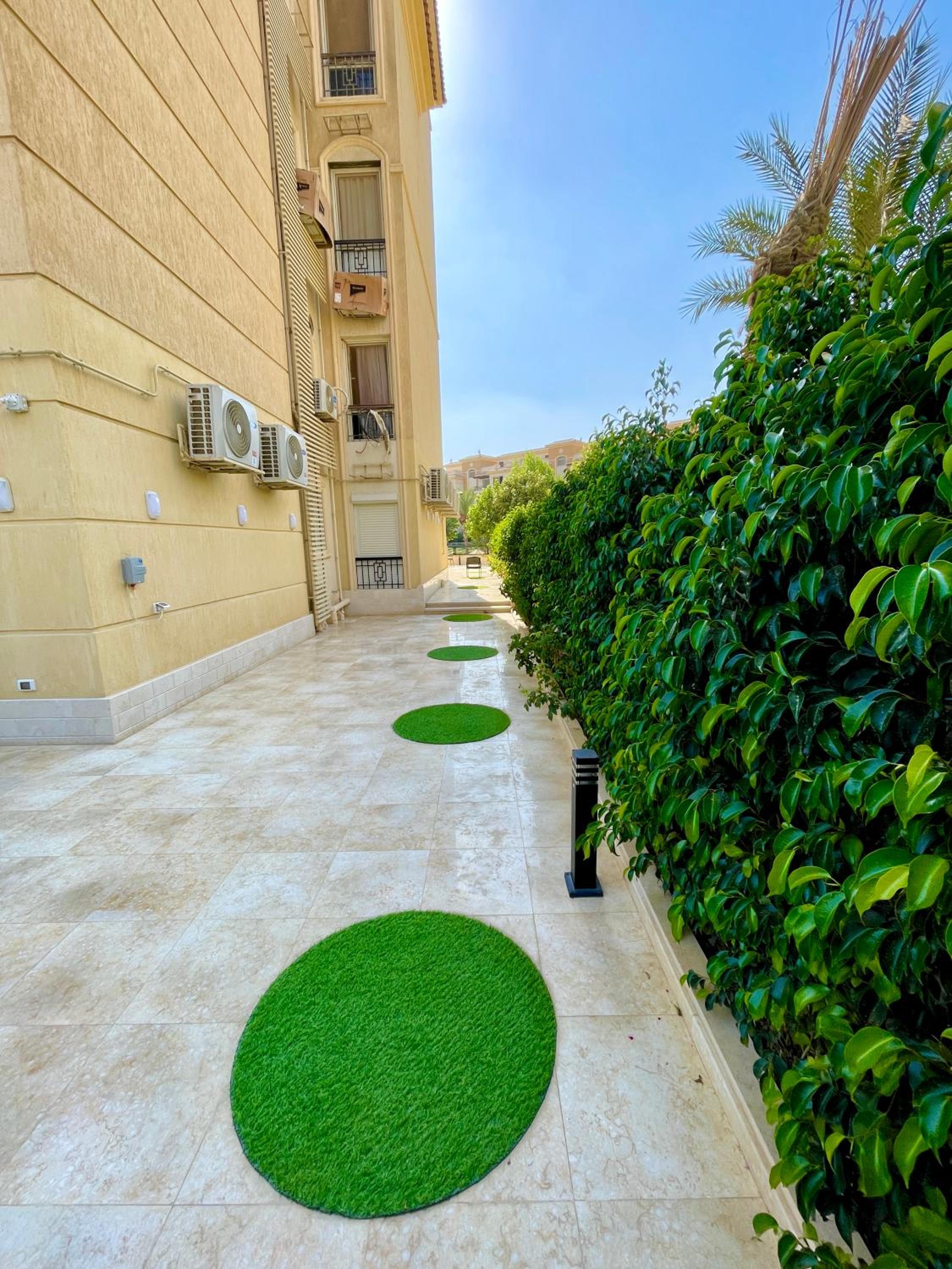 Direct on the Pool 3BR Luxury Apartment
