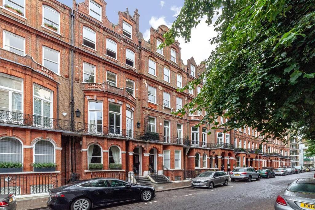 Elegant 2-Bedroom Flat in South Kensington, London