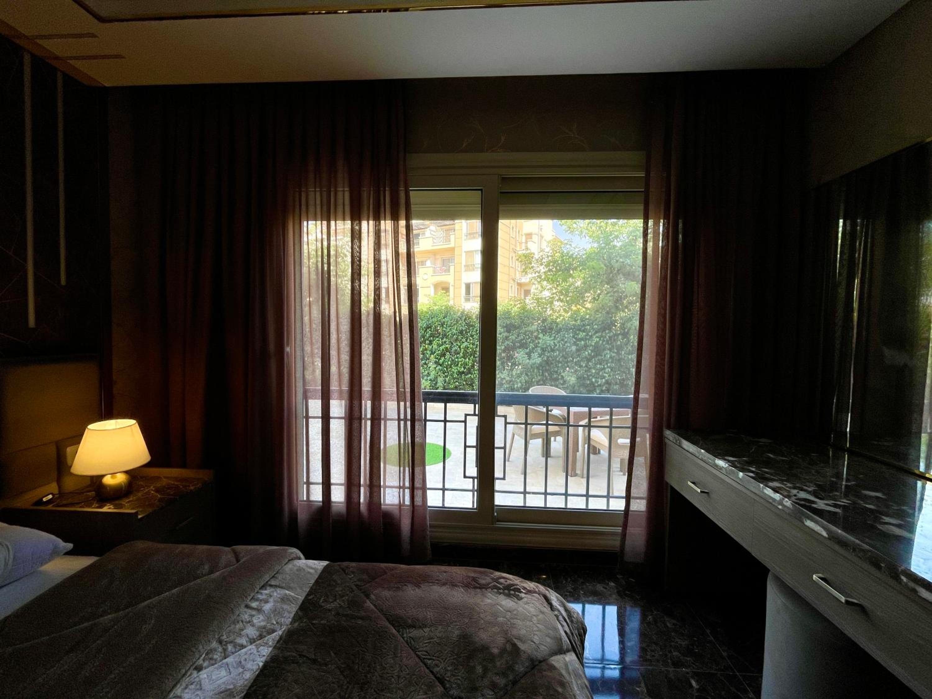 Direct on the Pool 3BR Luxury Apartment