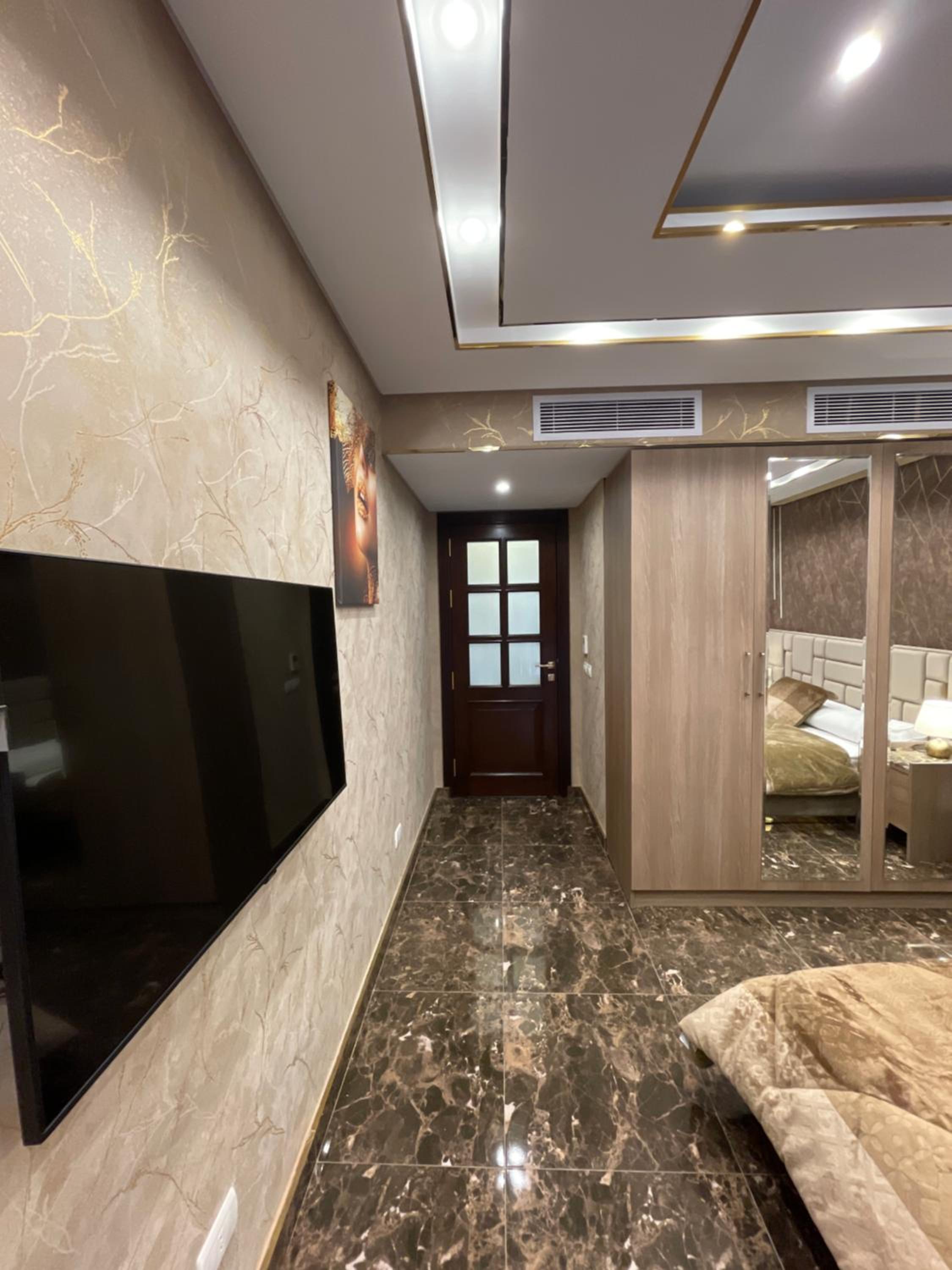 Direct on the Pool 3BR Luxury Apartment