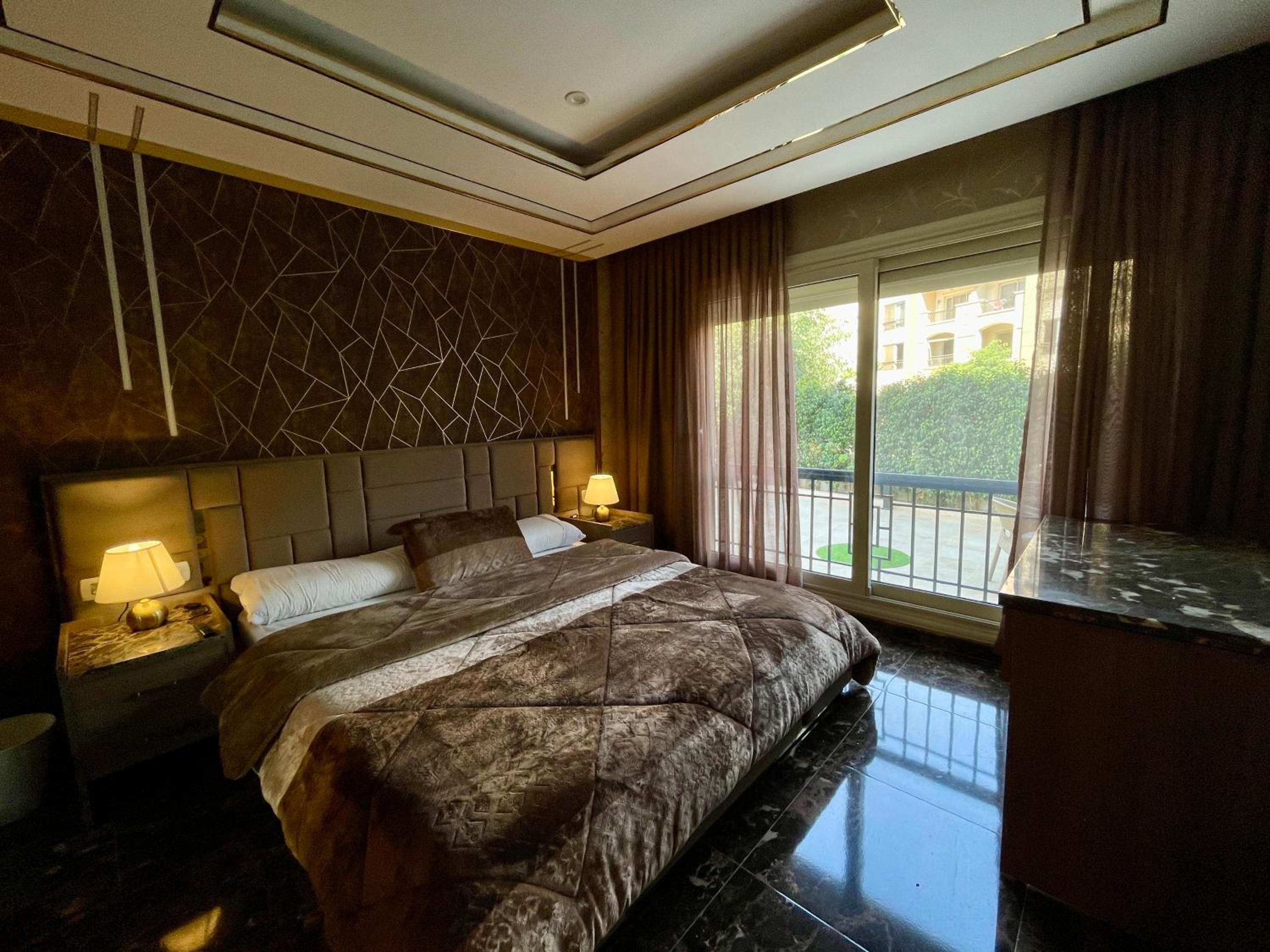 Direct on the Pool 3BR Luxury Apartment
