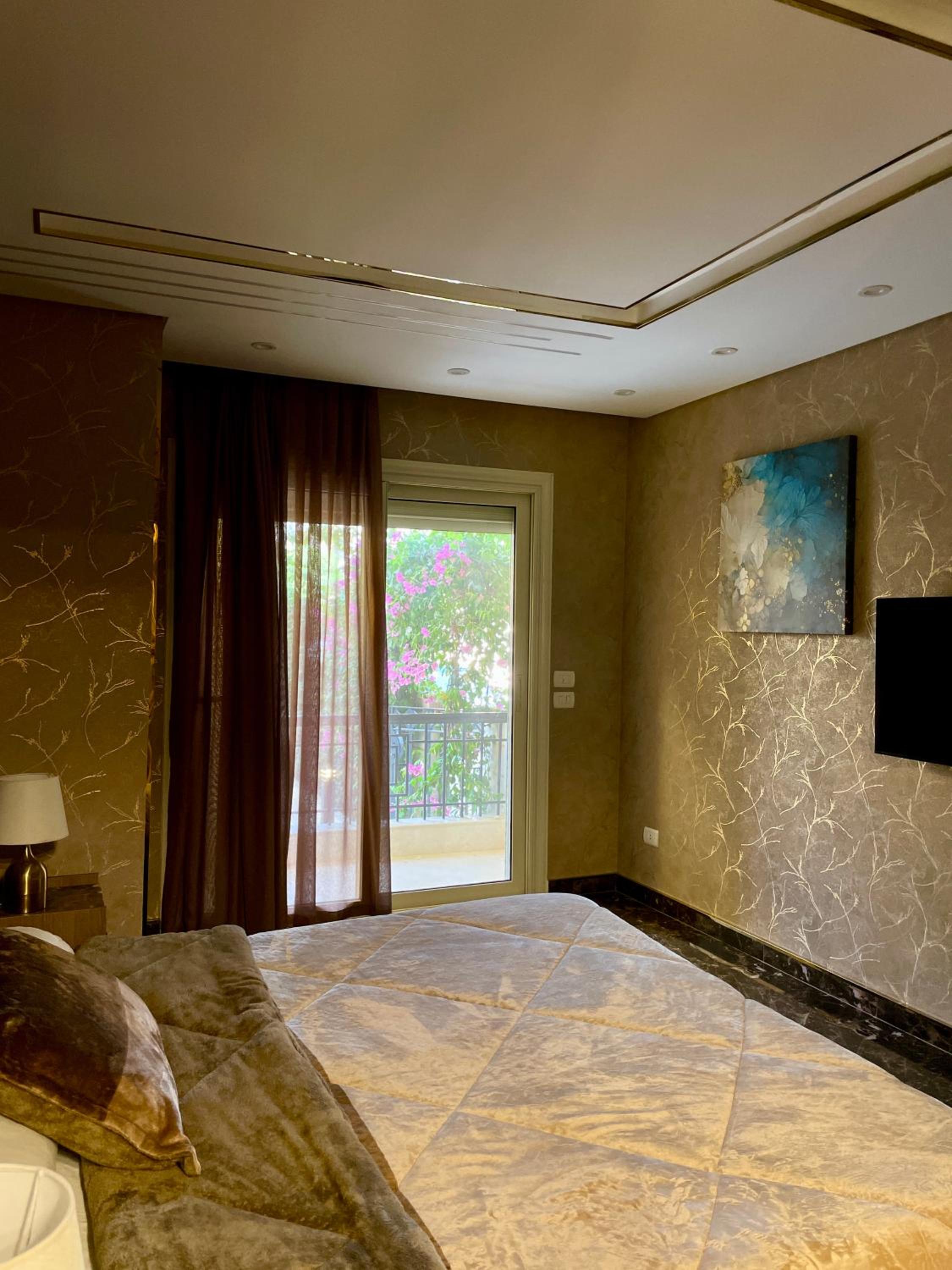 Direct on the Pool 3BR Luxury Apartment