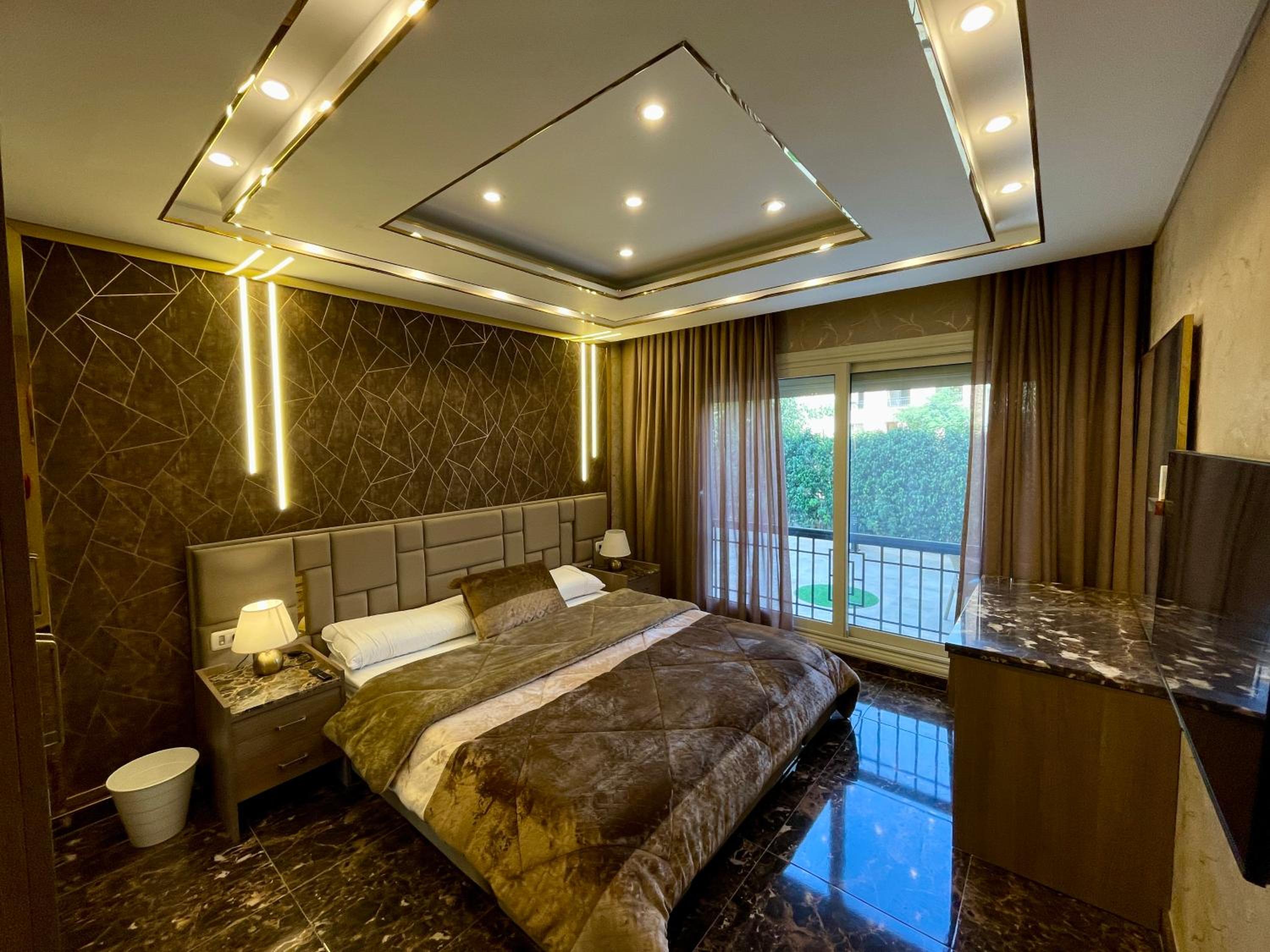 Direct on the Pool 3BR Luxury Apartment