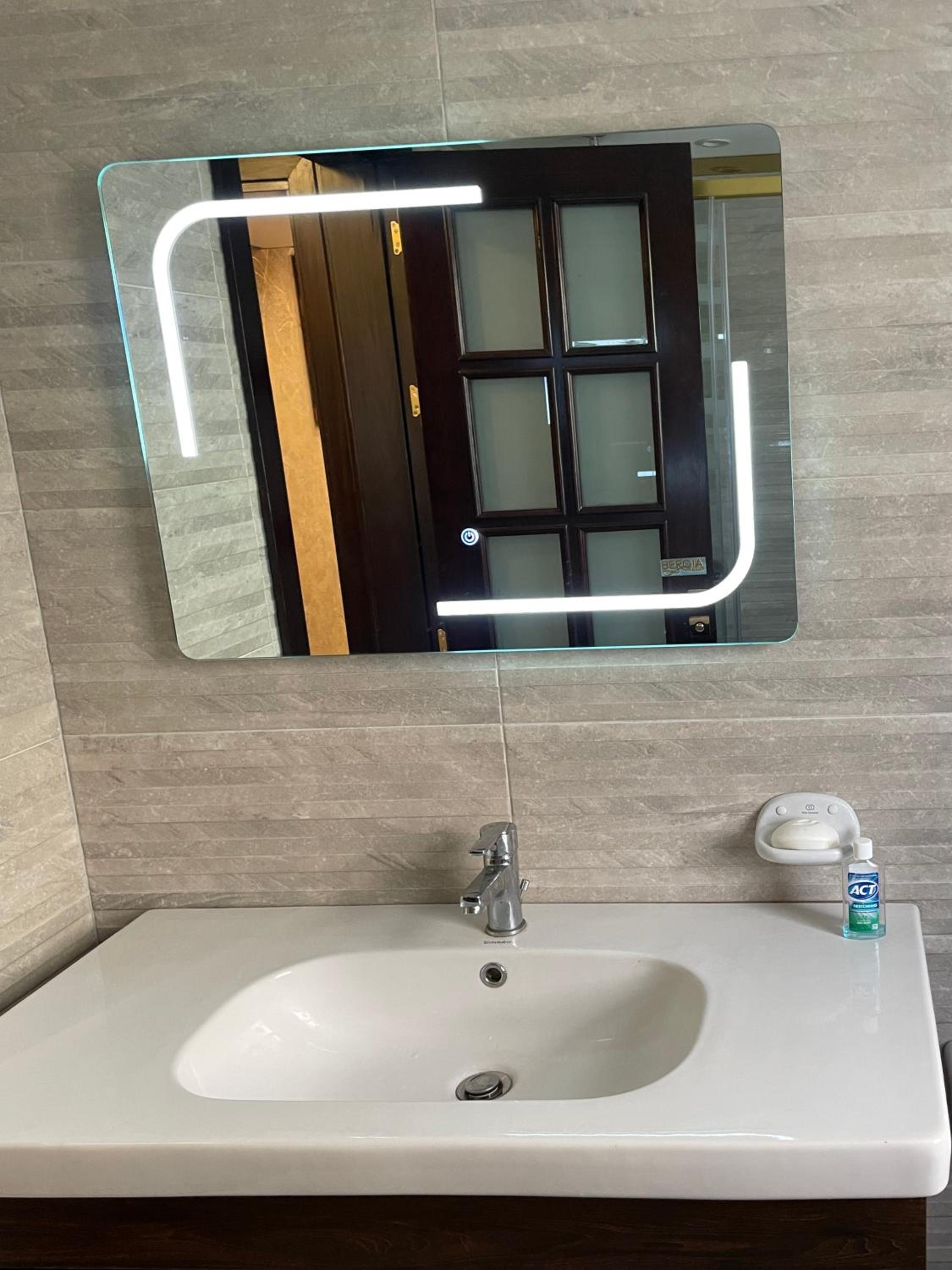 Direct on the Pool 3BR Luxury Apartment