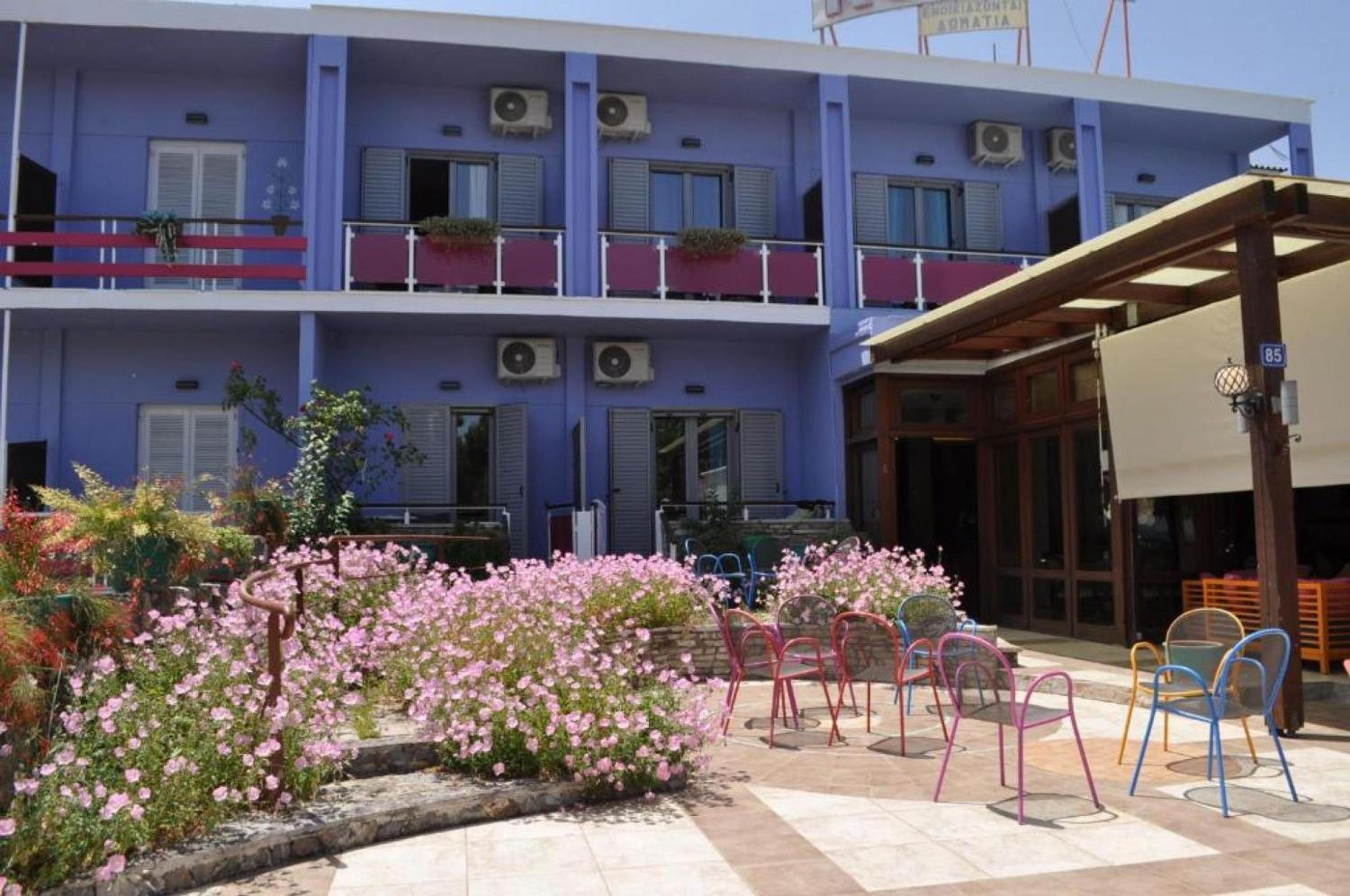 Okeania Seafront Rooms in Kamena Vourla