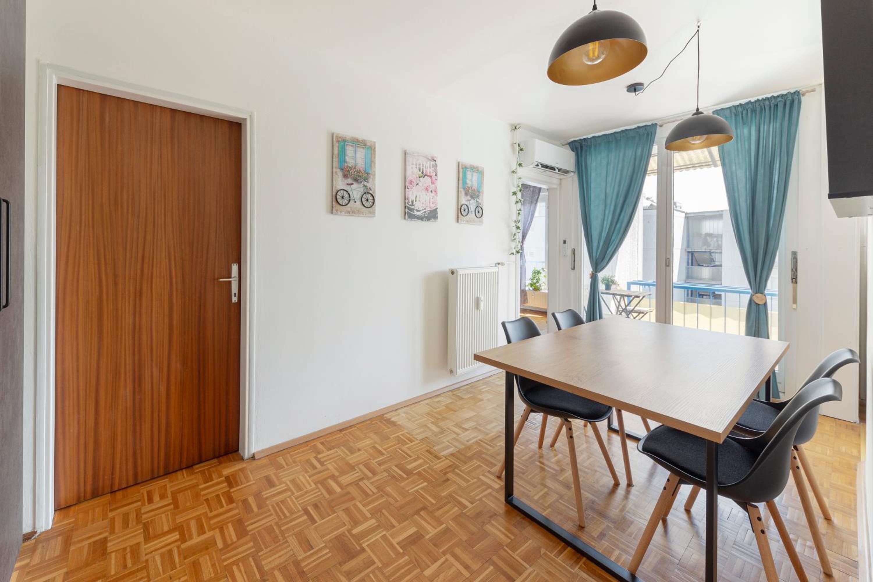 Cosy and Bright Apartment view 2