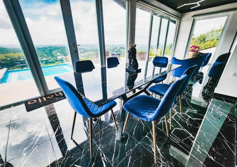 La casita Negra en Cayey view 5