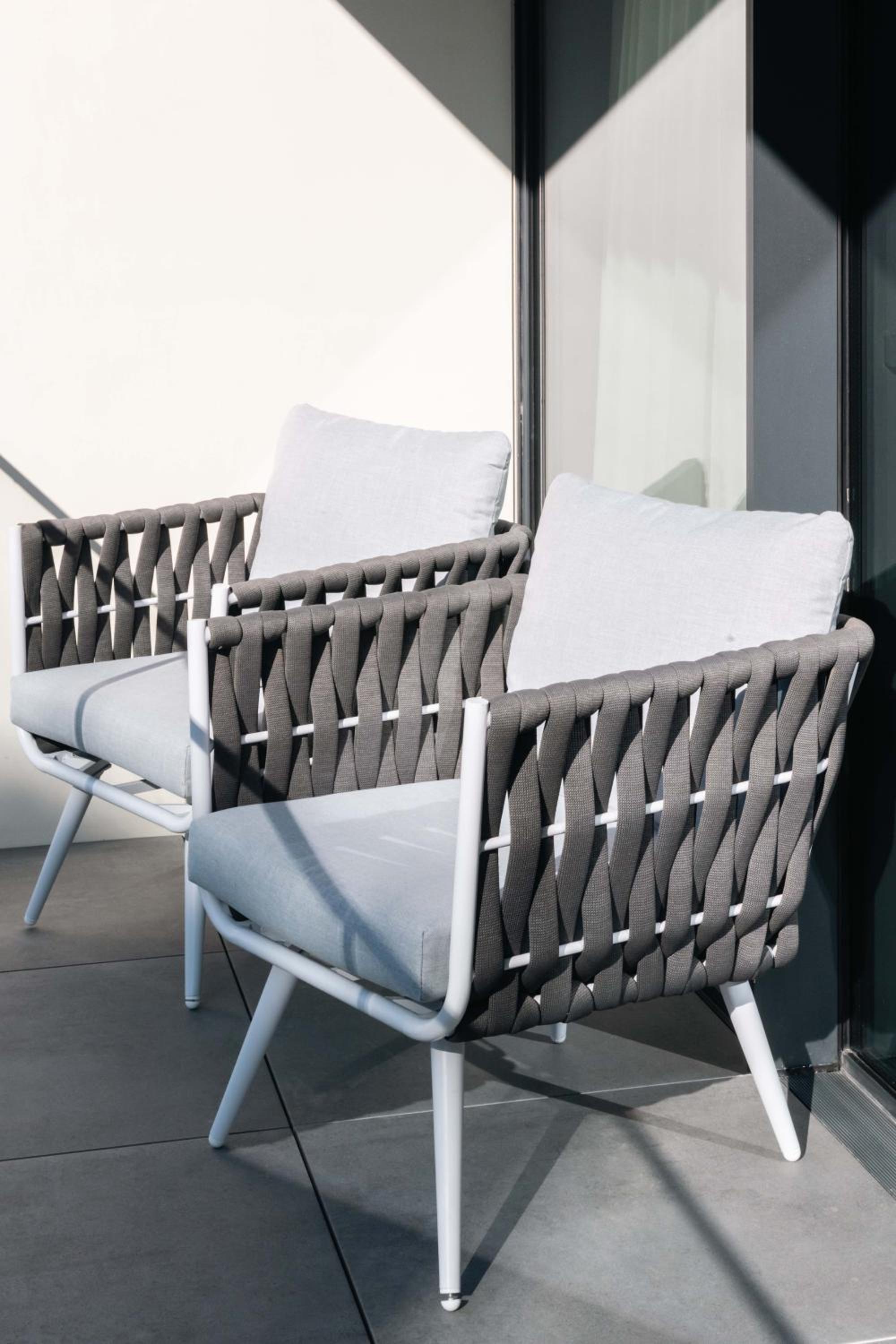 Mercury Tower Exclusive 1BR w Rooftop Pool by Arco Collection photo 5