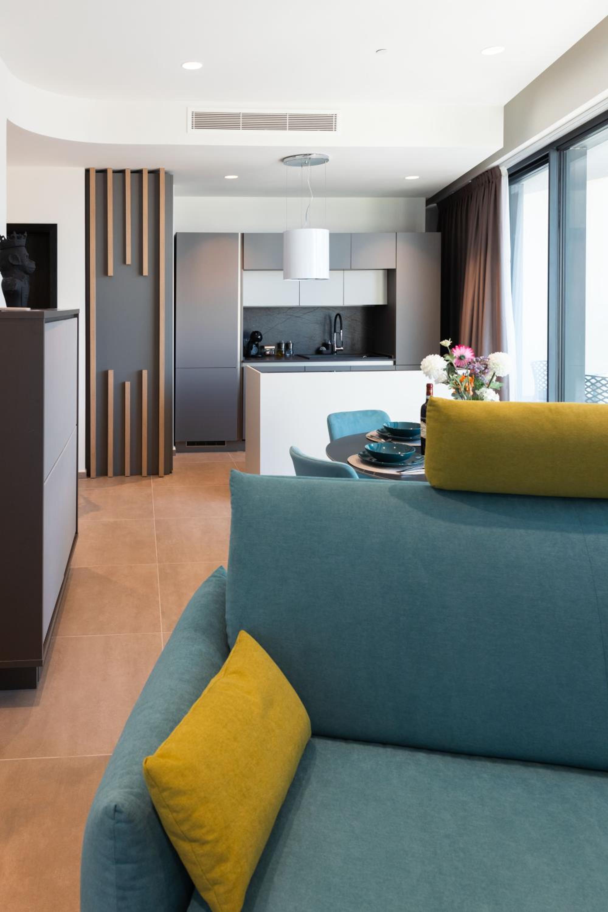 Mercury Tower Exclusive 1BR w Rooftop Pool by Arco Collection photo 2