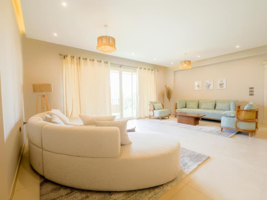 3 BDR Serviced Pyramid-View APT in Giza, Egypt