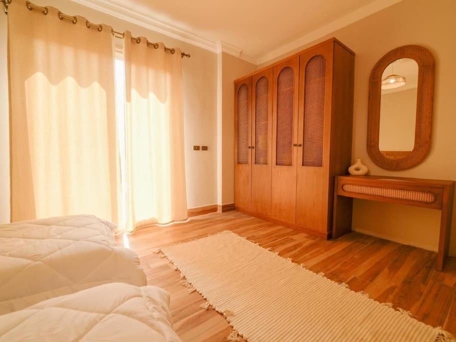 3 BDR Serviced Pyramid-View APT in Giza, Egypt