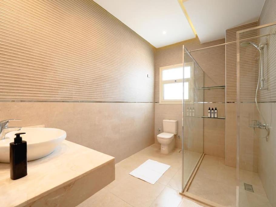 3 BDR Serviced Pyramid-View APT in Giza, Egypt