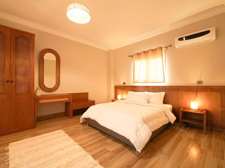 3 BDR Serviced Pyramid-View APT in Giza, Egypt
