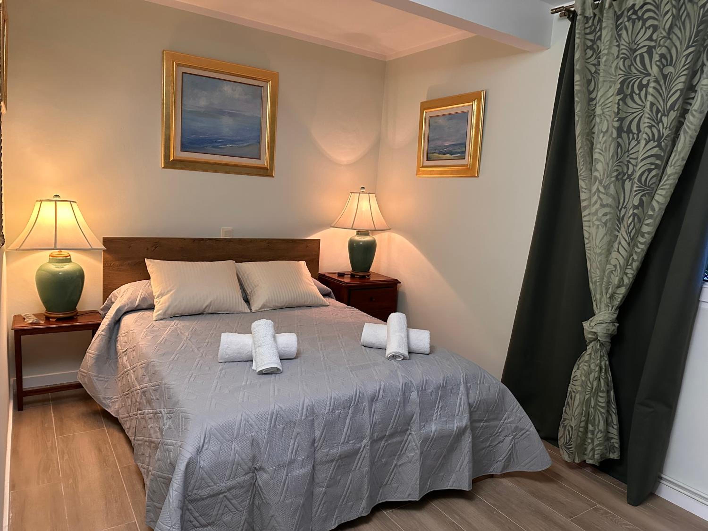 Villa IRI Habitación N3 con un baño compartido y balcón